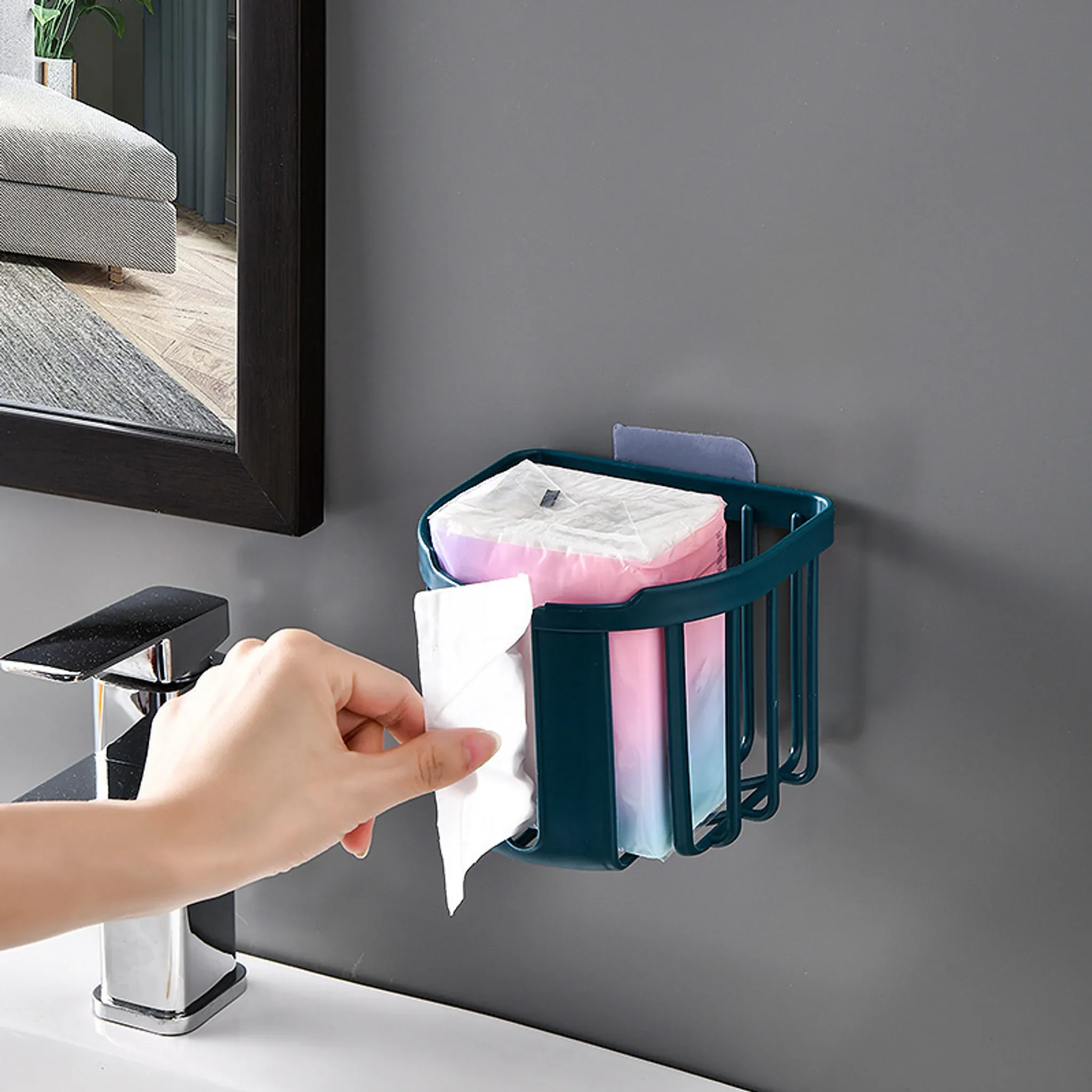 Toilettenpapierhalter über dem Spülkasten – Blau